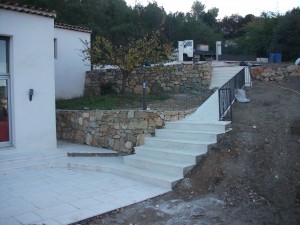 Pavés sur sable et pose d'un escalier extérieur